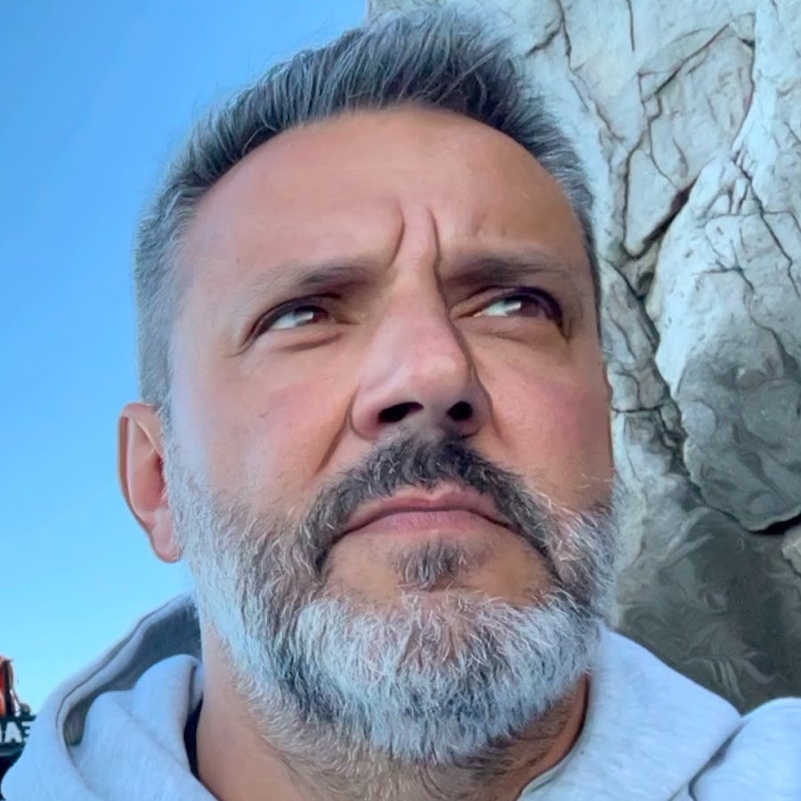 Luis Ramos YouTube channel avatar