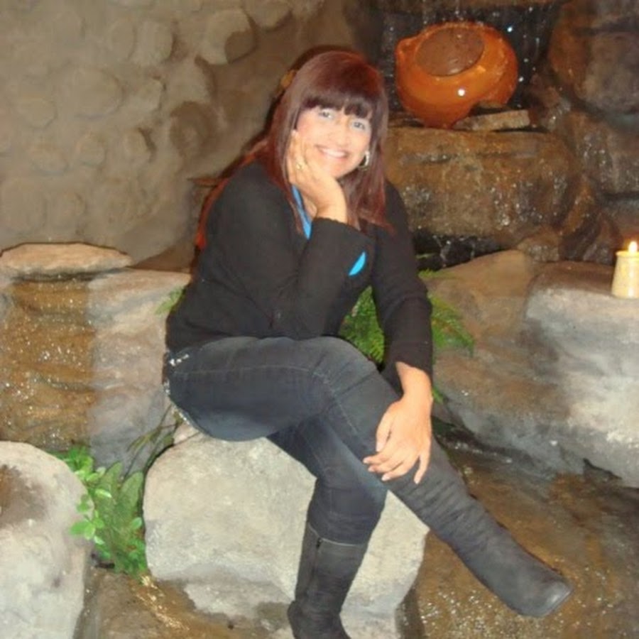 Maria Quintero YouTube channel avatar