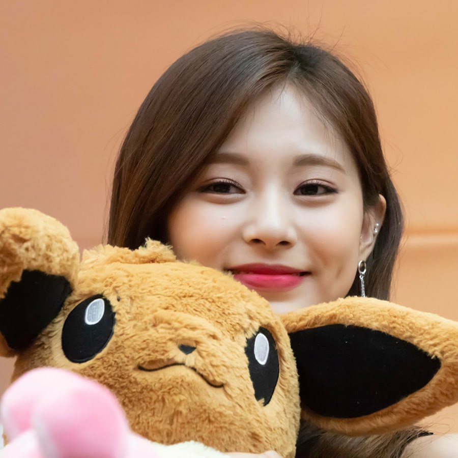 Tzuyu Eevee - YouTube