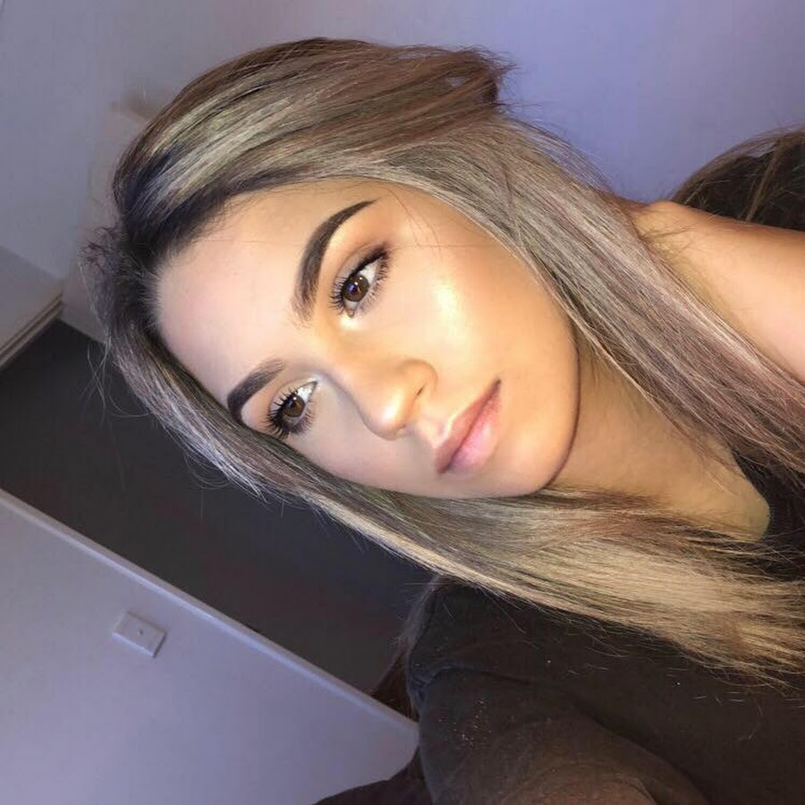 Chloe Nakad YouTube channel avatar