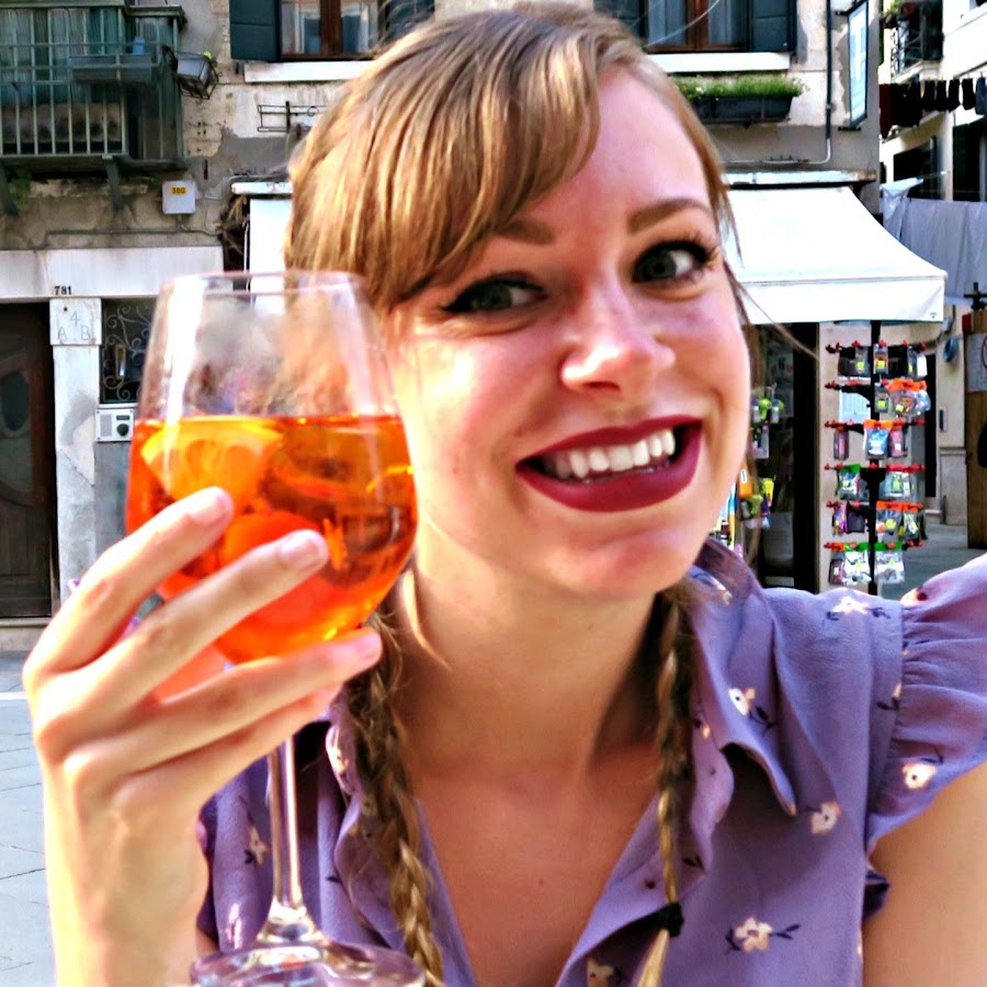 Jodi's Expat Life رمز قناة اليوتيوب