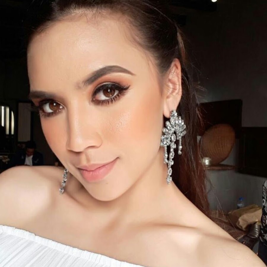 DianaDanielleTV YouTube channel avatar