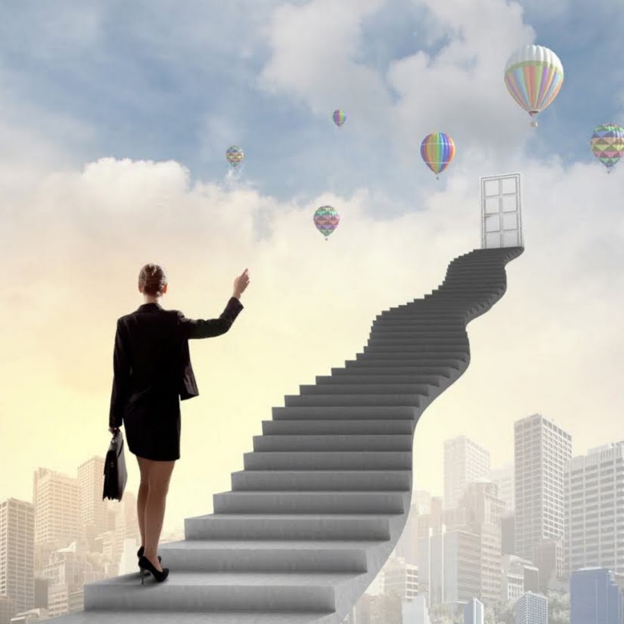 Успешная женщина. Успех в профессии. Карьера девушка. Девушка с ноутбуком на море. Картинки карты желаний работа.