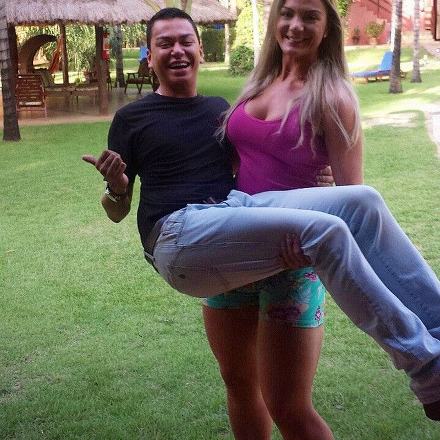 Lift and carry girls. Девушки lift carry. Lift and carry woman. Lift carry 3d. Lift and carry girls.