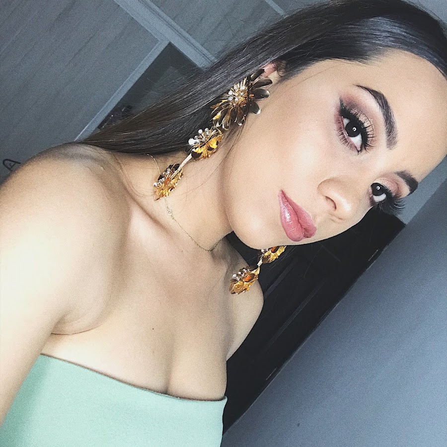 Fernanda Corrales YouTube channel avatar