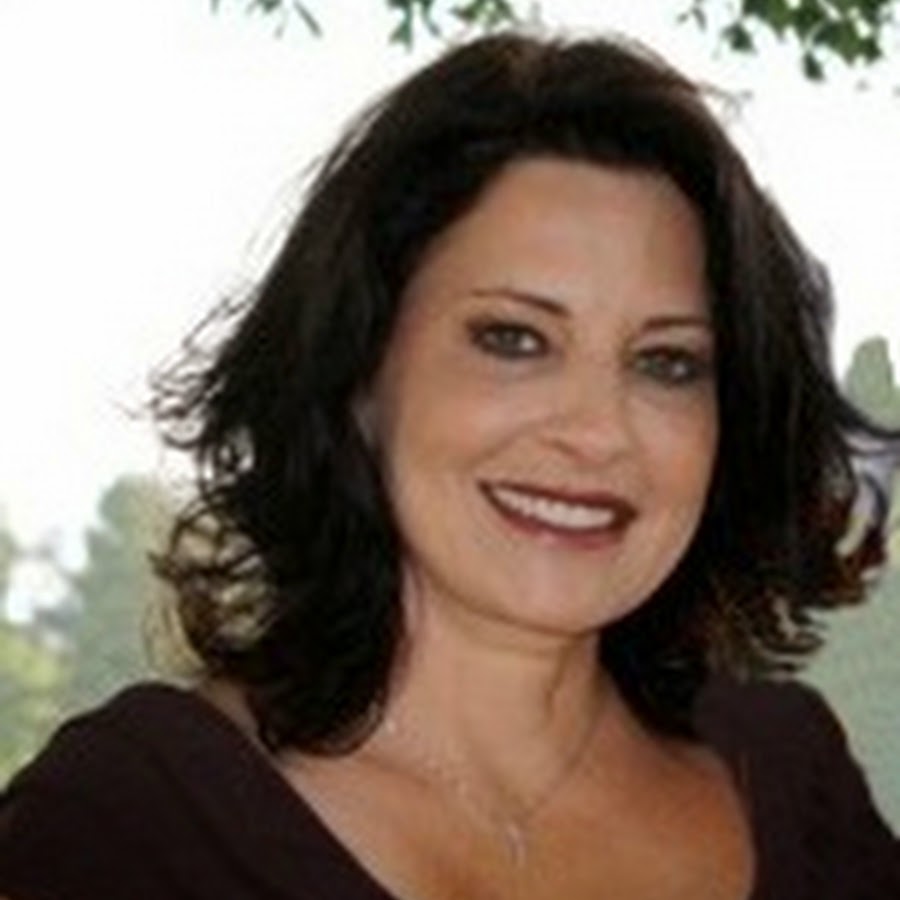 Angela Hastings YouTube channel avatar