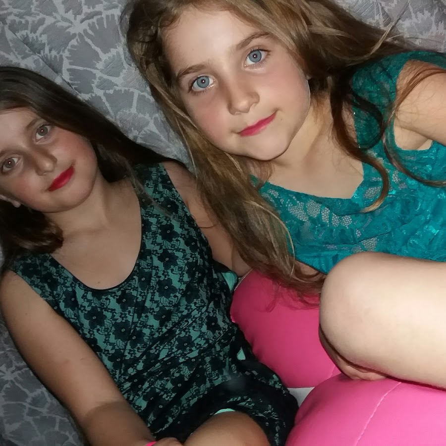 Andreea &Iasmina YouTube channel avatar