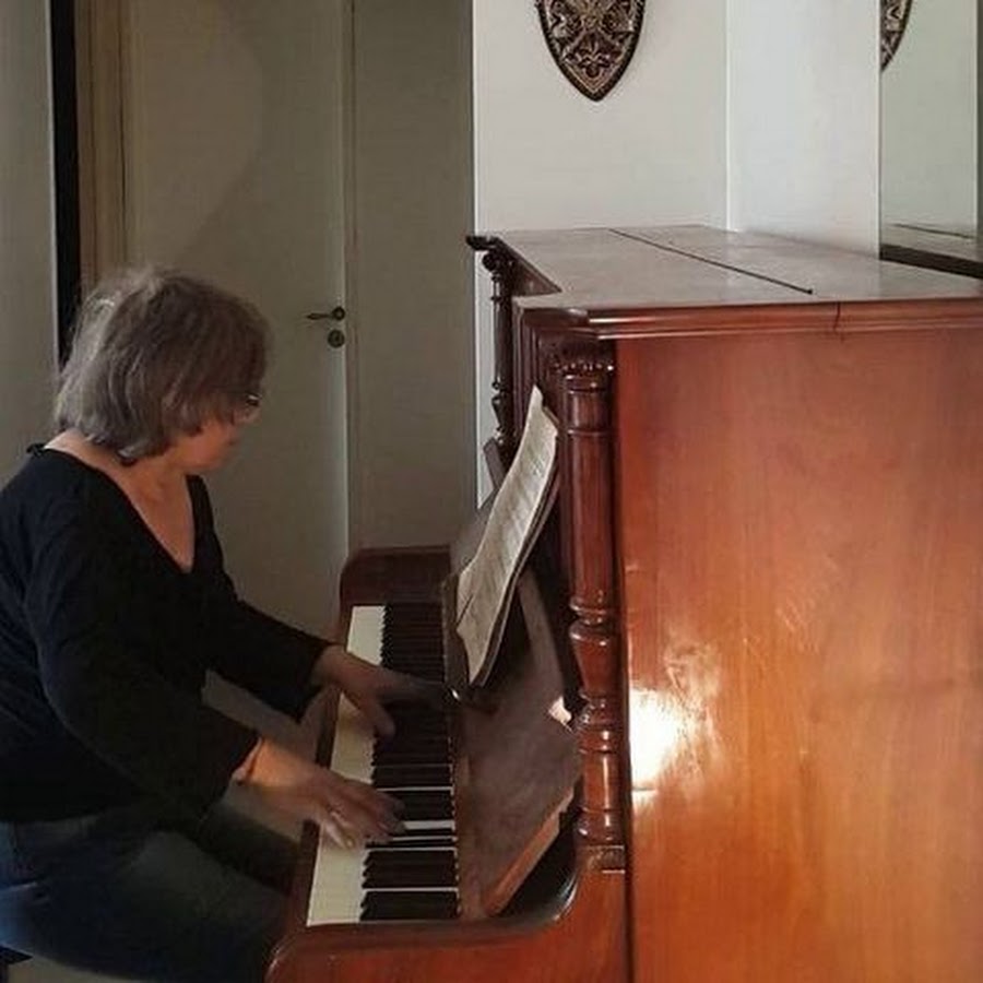 Clases de piano gratis YouTube channel avatar