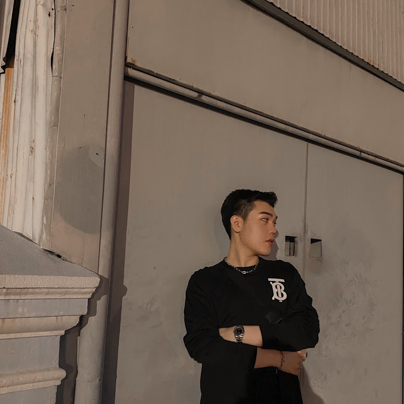 Dmitri Mortez - 網紅的藏寶箱 