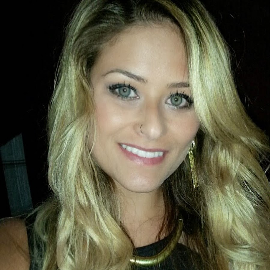 Carol Queiroz YouTube channel avatar