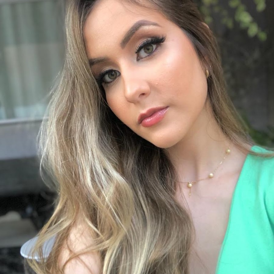 Sophia Sales YouTube channel avatar