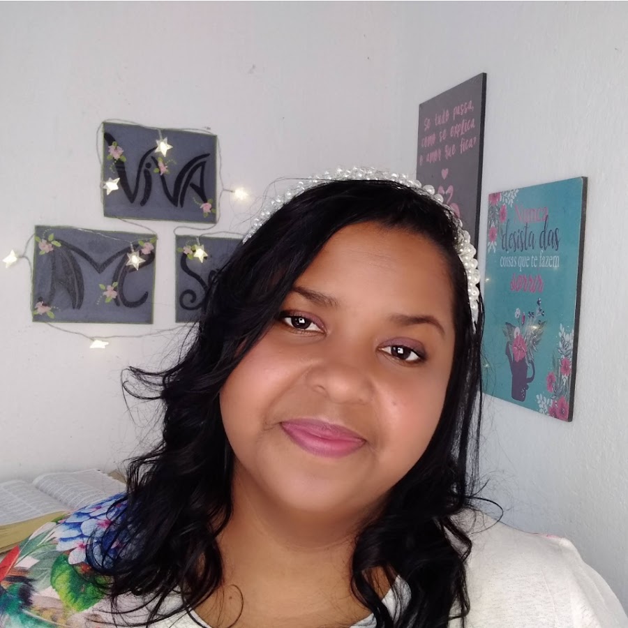Tatienne Oliveira YouTube channel avatar