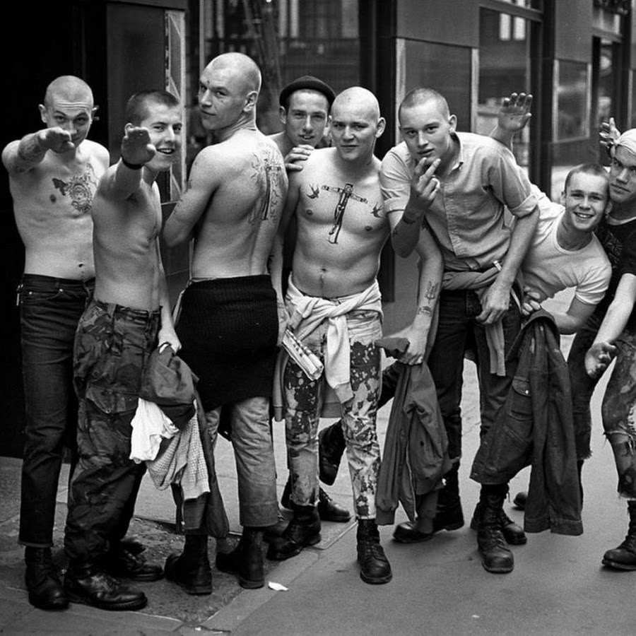 Skinheads история одной банды. Скинхеды неофашисты. Английские скинхеды 80х. Скинхеды субкультура в России.