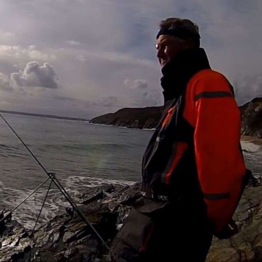 Cornish Shore and Kayak Fisherman رمز قناة اليوتيوب