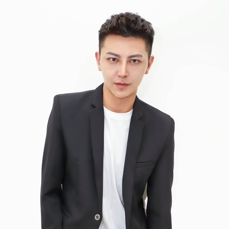 小哥哥艾理 - 網紅的藏寶箱 