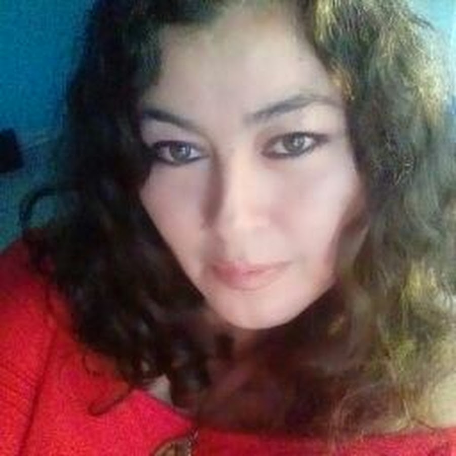 Flor Aviles YouTube channel avatar