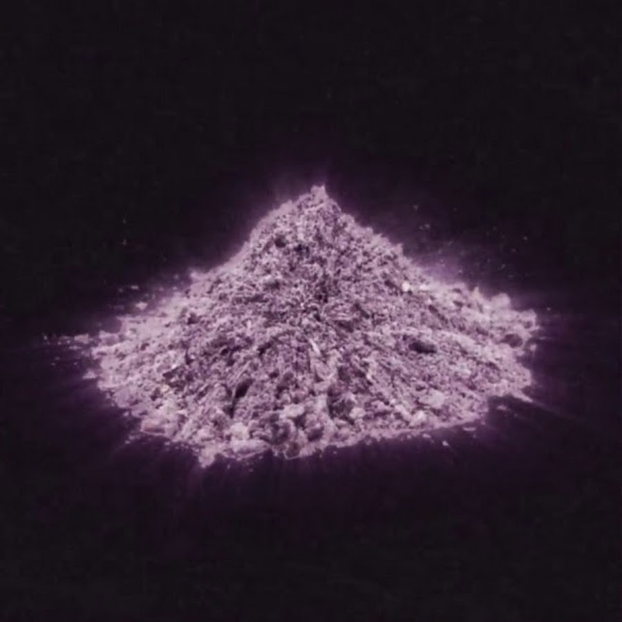 Фразеологизм пускать пыль. Пыль в воздухе. Сдувает пыль. И в глаза им пыль пыль. Пыль обложка.