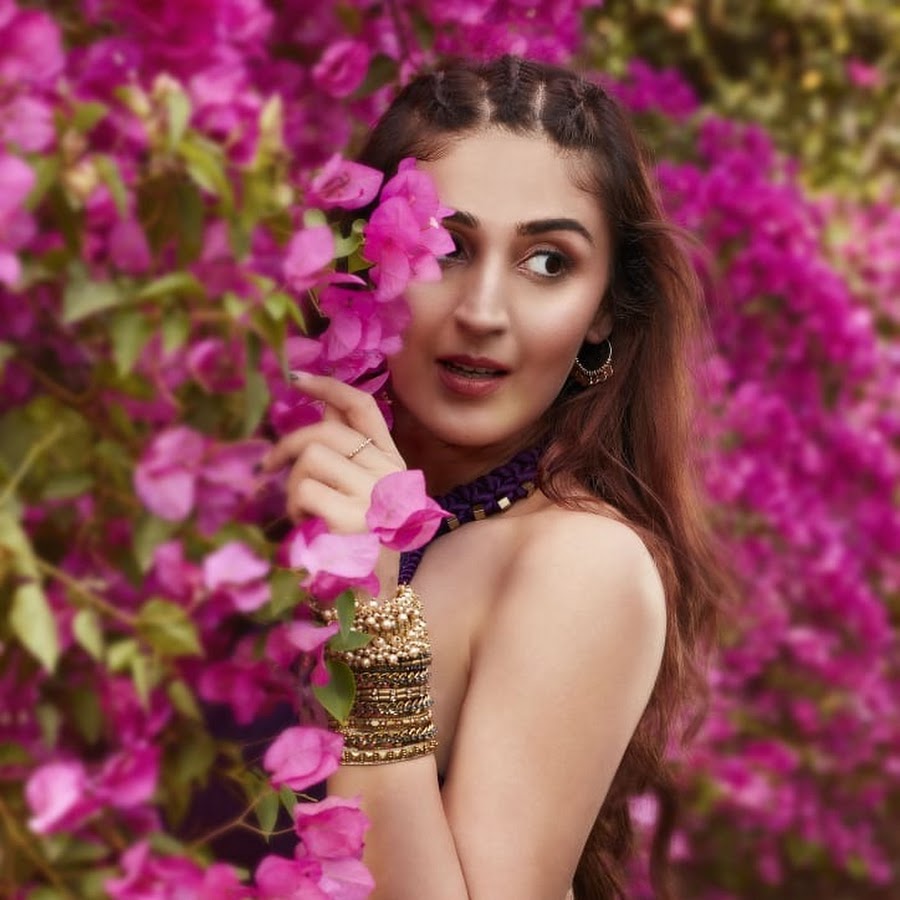 Dhvani Bhanushali YouTube channel avatar