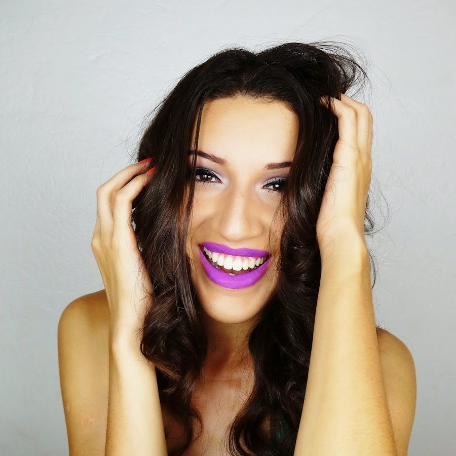 Ana Carolina Costa YouTube channel avatar