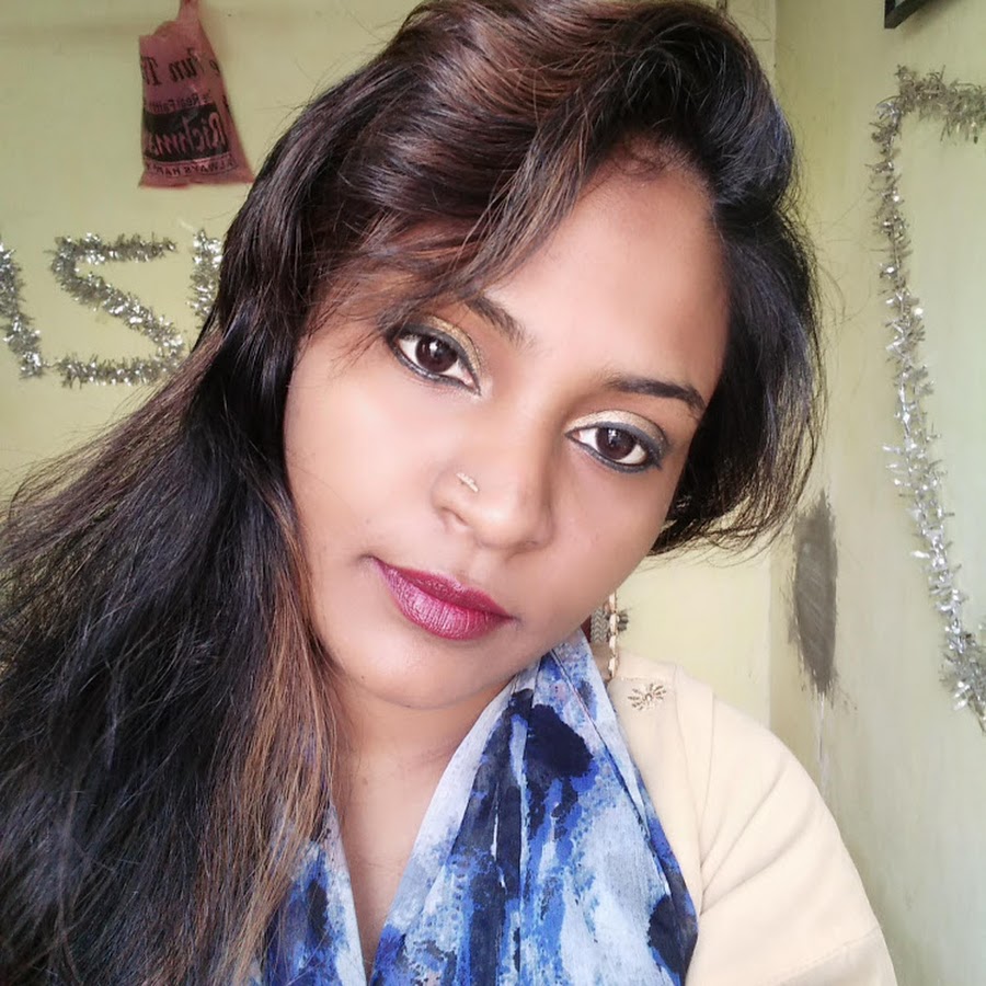 Indian vlogger *Naziya