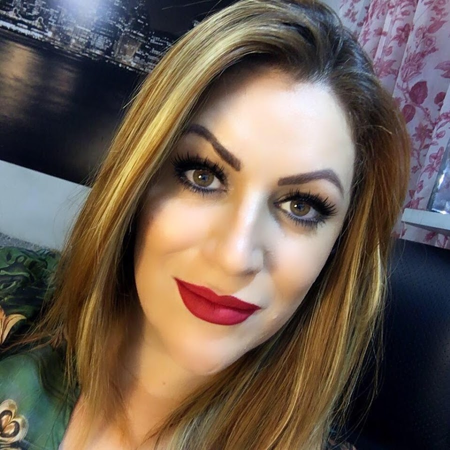 Priscila Oliveira YouTube channel avatar