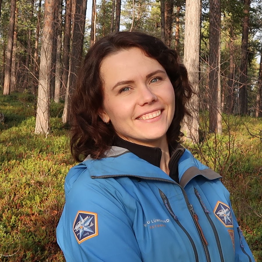 Hiker in Estonia رمز قناة اليوتيوب