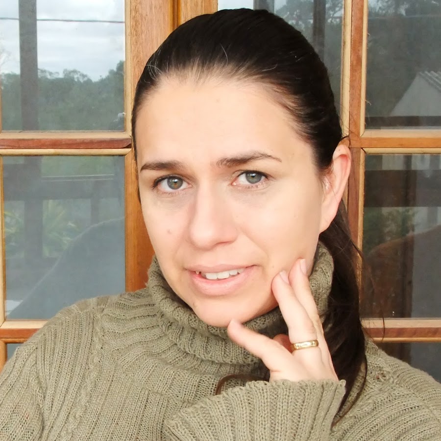 Viviane Almeida YouTube channel avatar