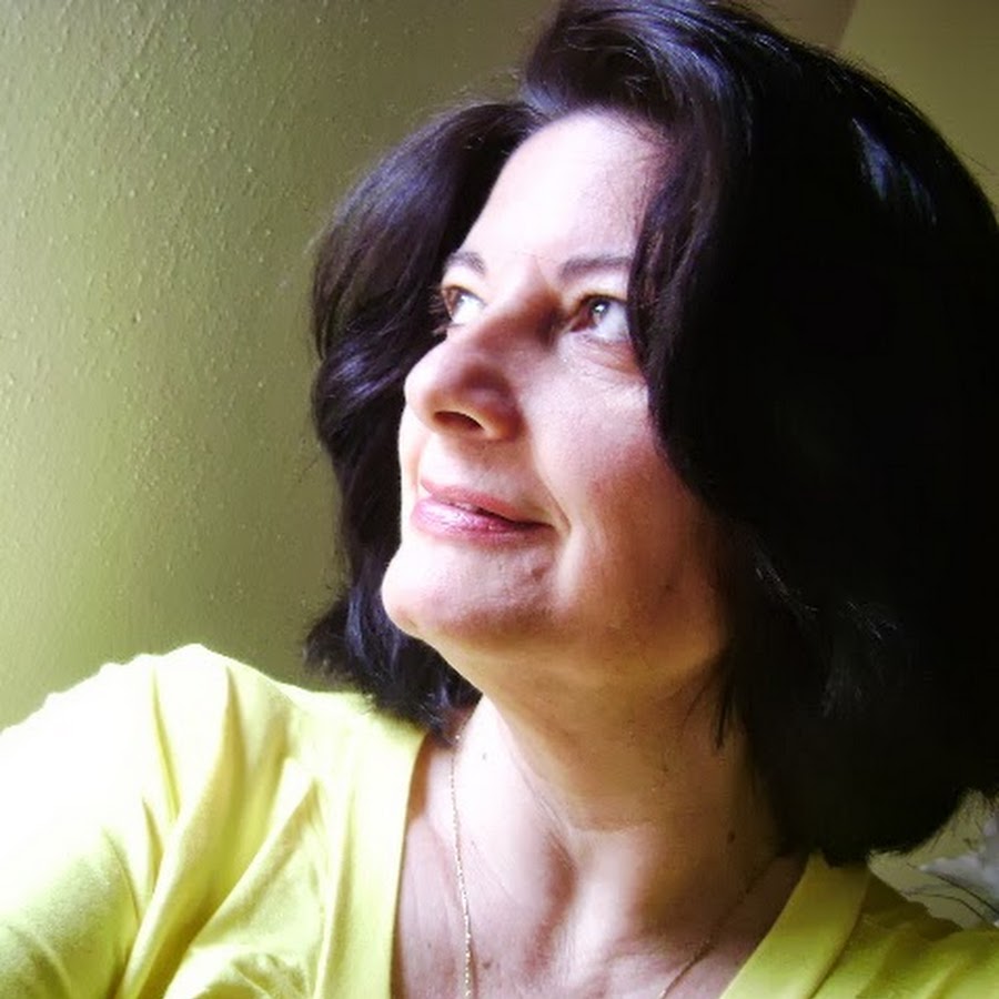 Elaine Pera YouTube channel avatar
