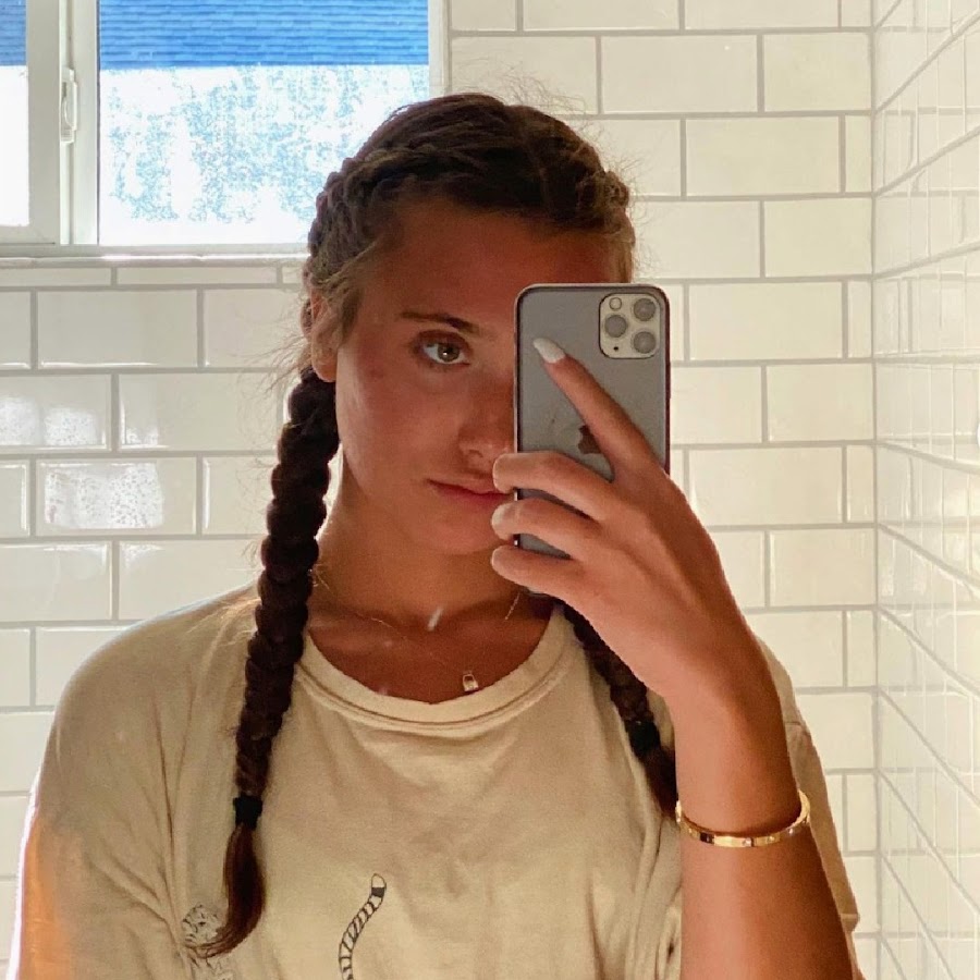 Hannah Meloche Vlogs YouTube channel avatar