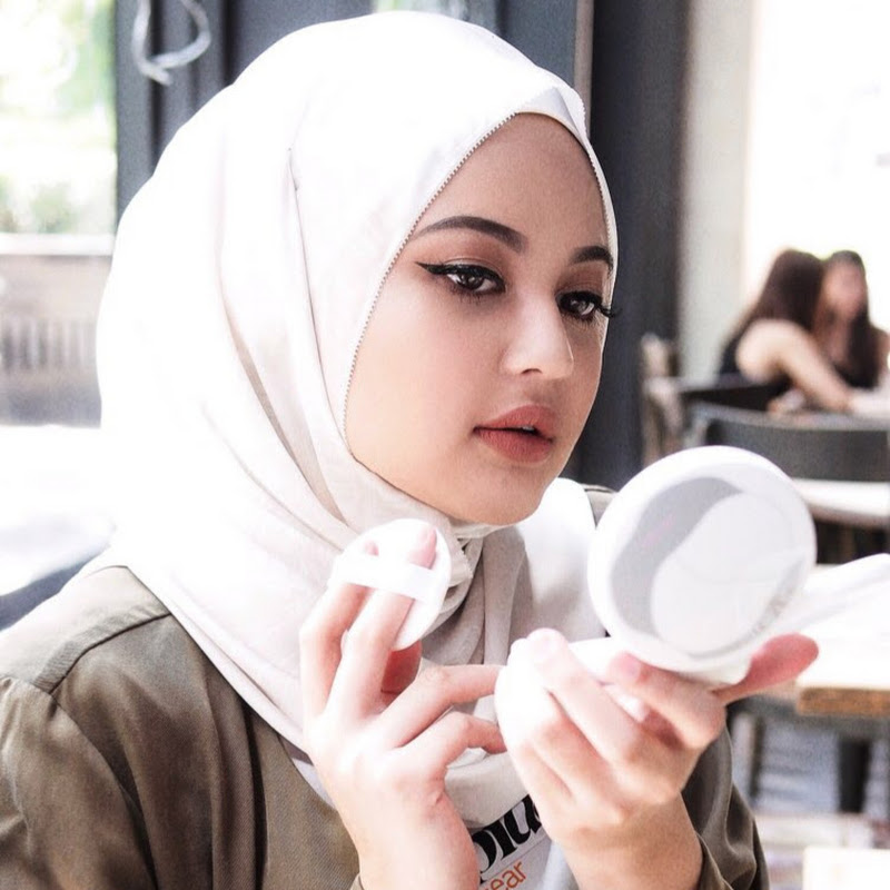 Nisha Ezzati - 網紅的藏寶箱 