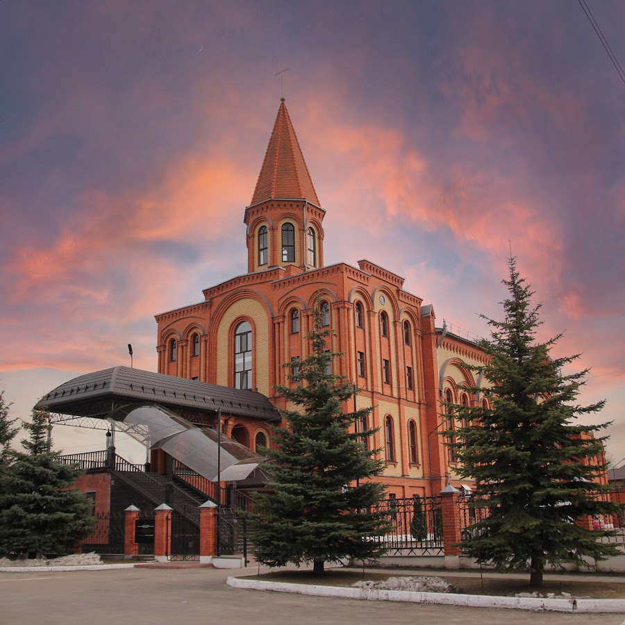 Бежицкая церковь ехб возрождение. Воскресенская церковь брянск. Церковь первого брянска. Церковь первого брянска. Храм вознесения баптисты брянск.