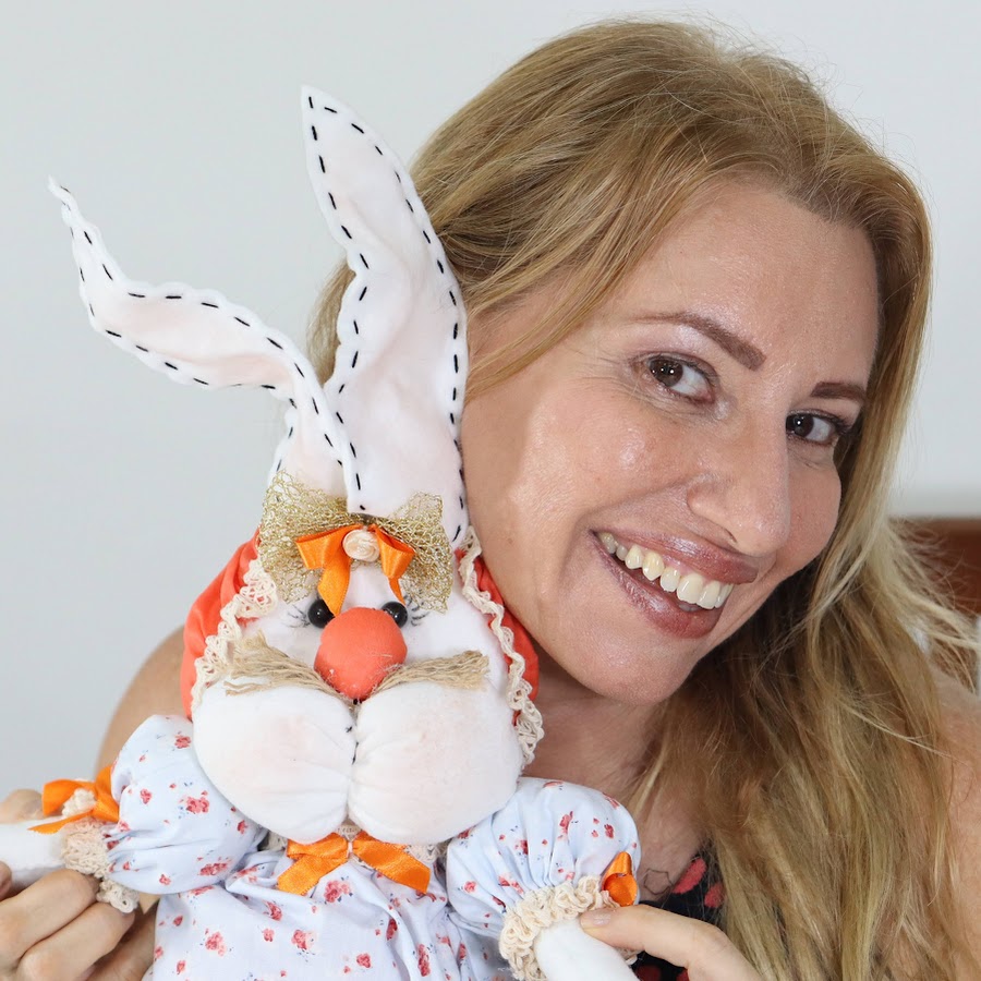 Marie AraÃºjo YouTube channel avatar