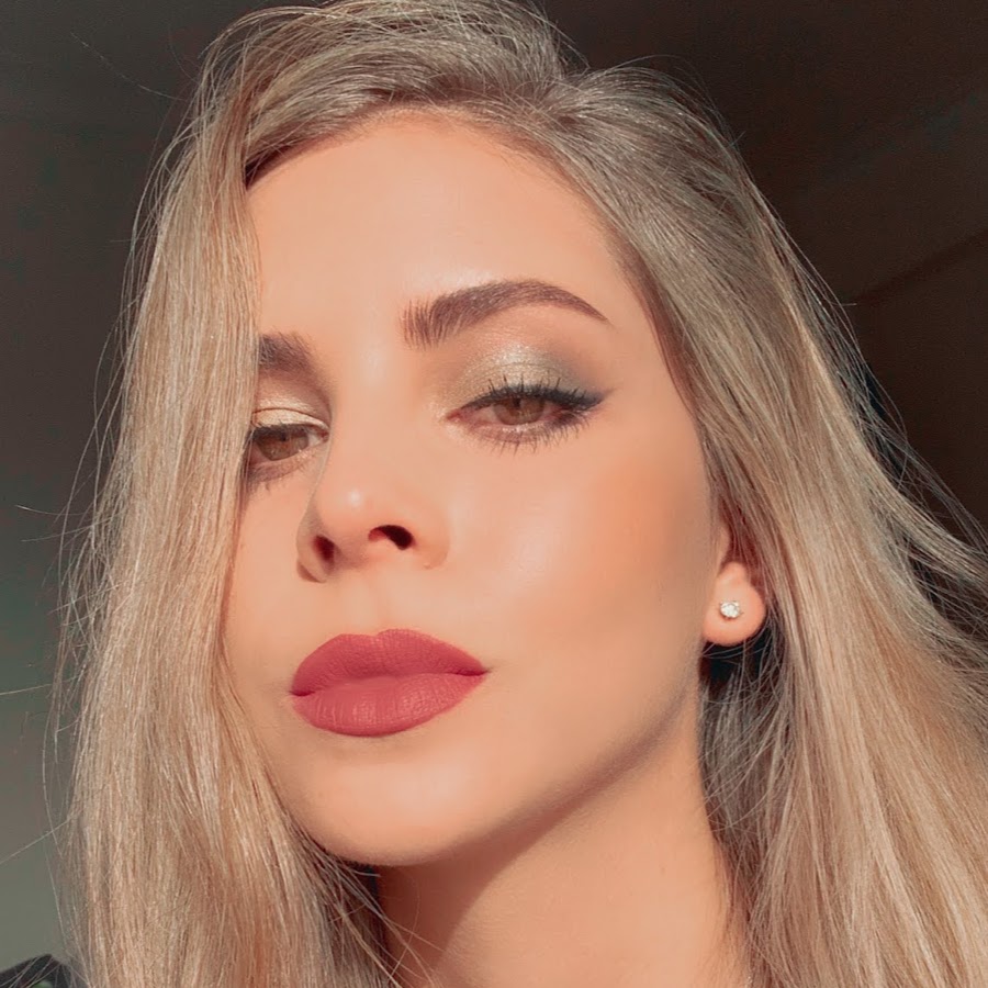 Andrea Mesa Makeup YouTube channel avatar