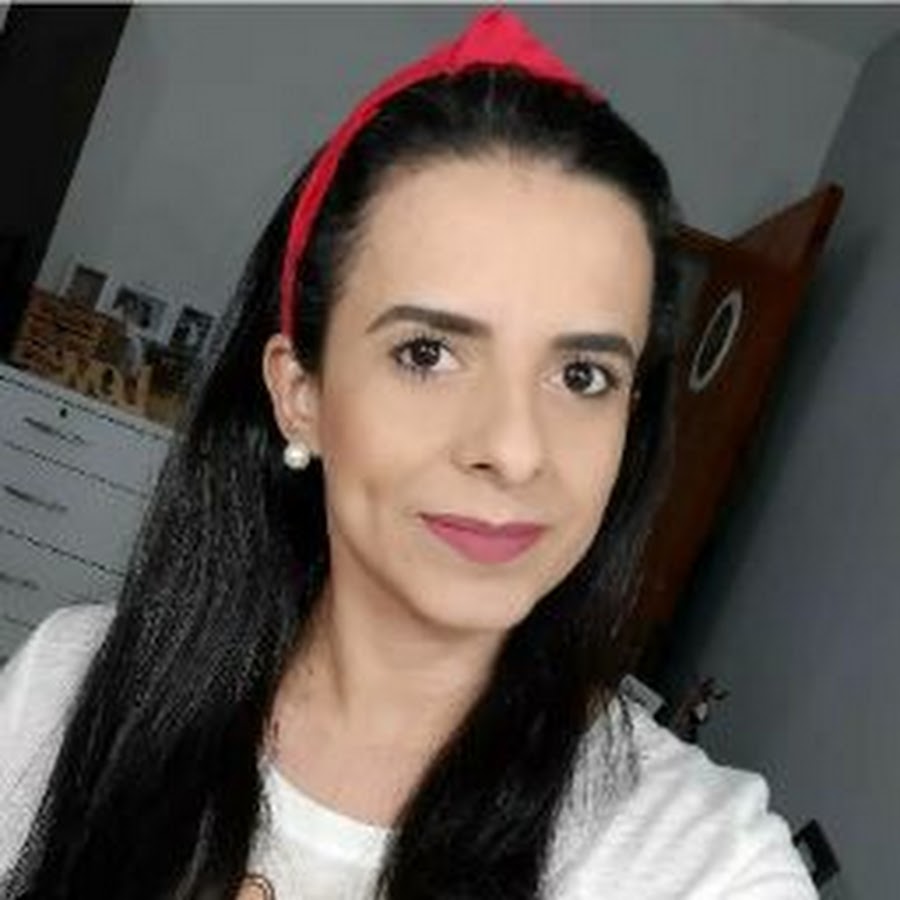 De repente AmÃ©lia YouTube channel avatar