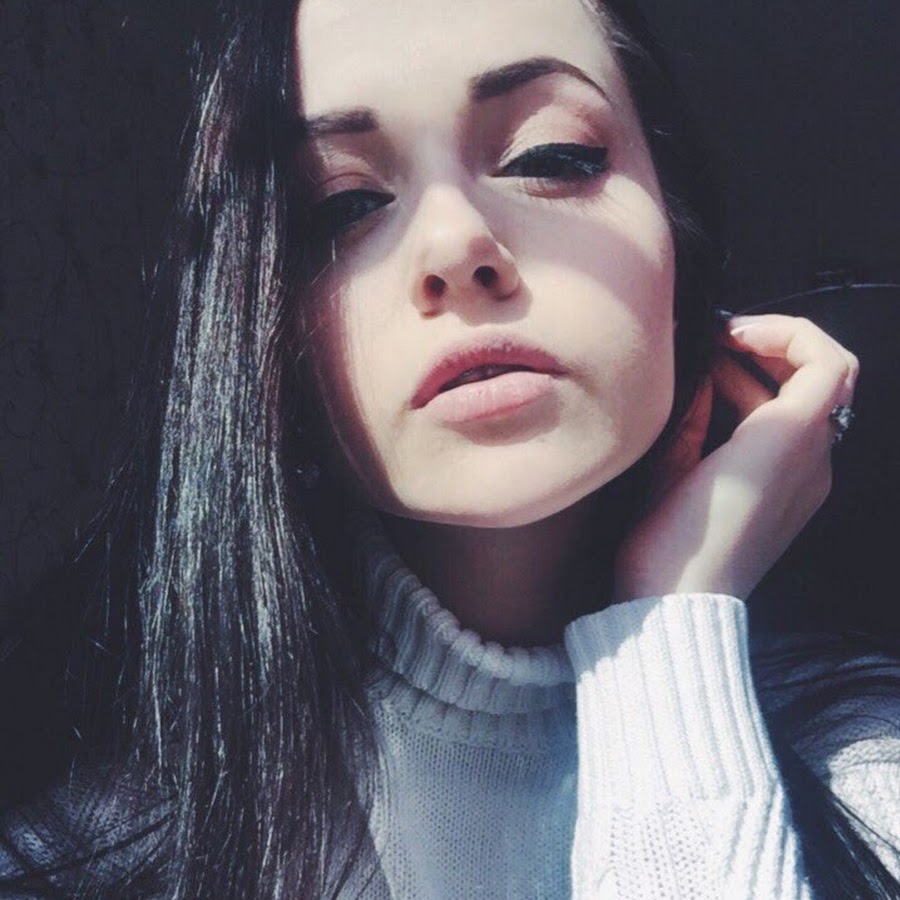 Lizetta V YouTube channel avatar
