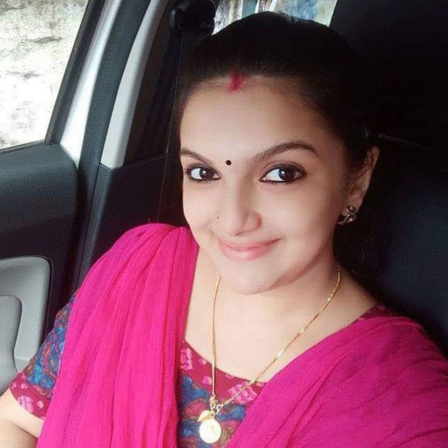 Saranya Mohan यूट्यूब चैनल अवतार