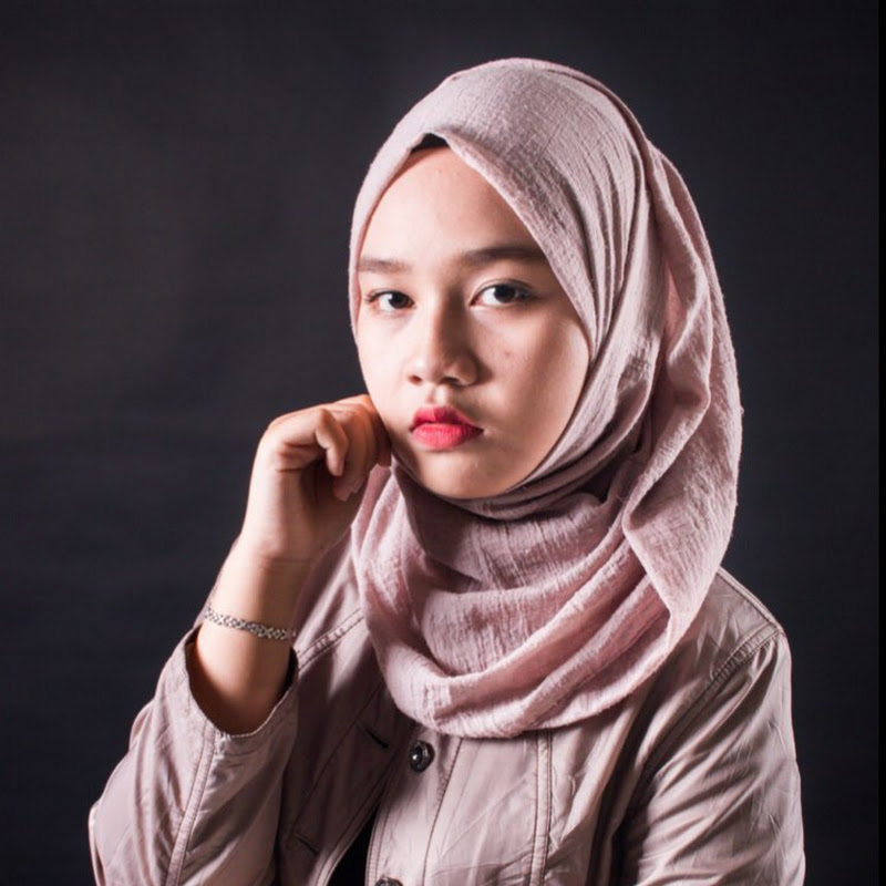 Aina Maisara - 網紅的藏寶箱 