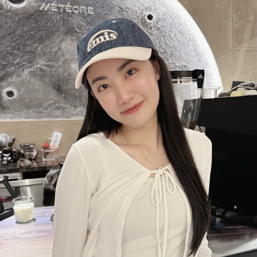 Agnes Wu YouTube channel avatar