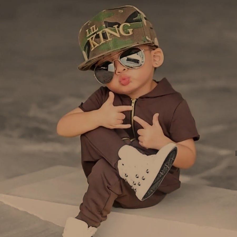 Ребенок в наушниках. Бешеный диджей. Песня крутые детки. Крутой малыш. Песня крутые детки.