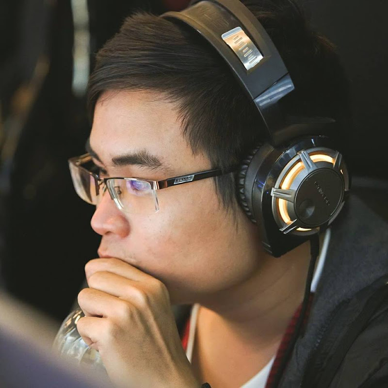 dQHuy - 網紅的藏寶箱 