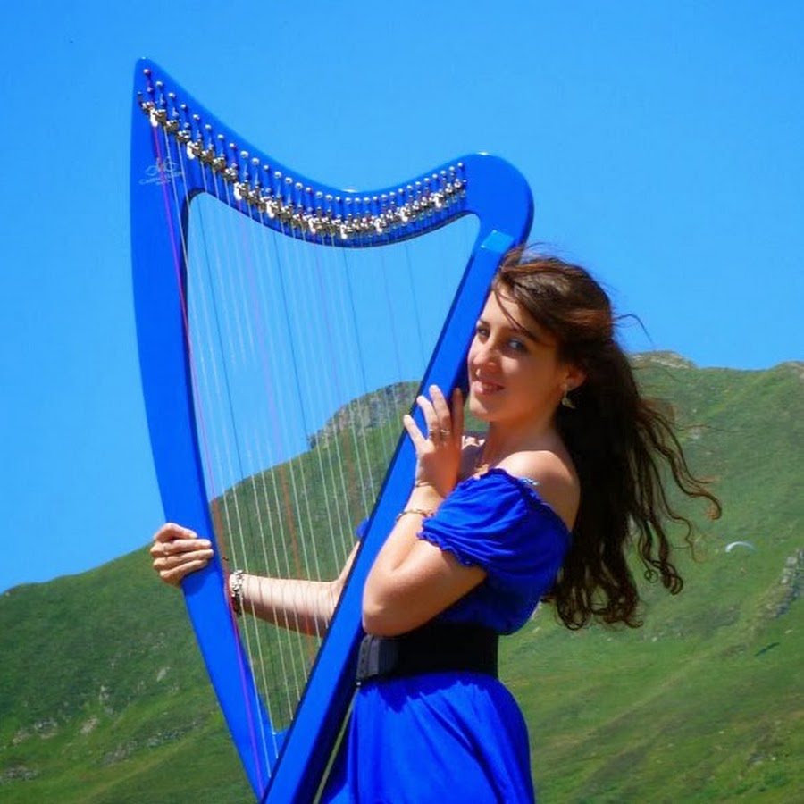Marion Le Solliec, celtic and electric harp Avatar channel YouTube 