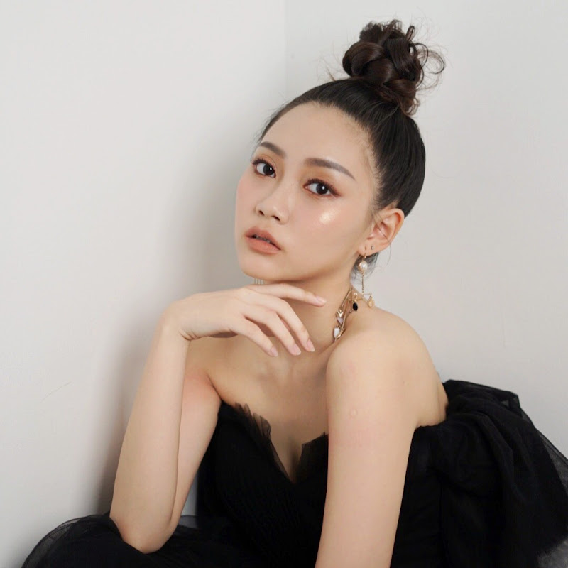 realwaiyuee - 網紅的藏寶箱 