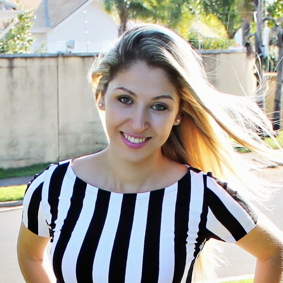 Fernanda Tavares YouTube channel avatar