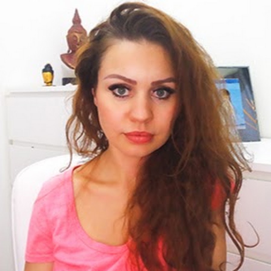 Renata's Vlogs YouTube channel avatar
