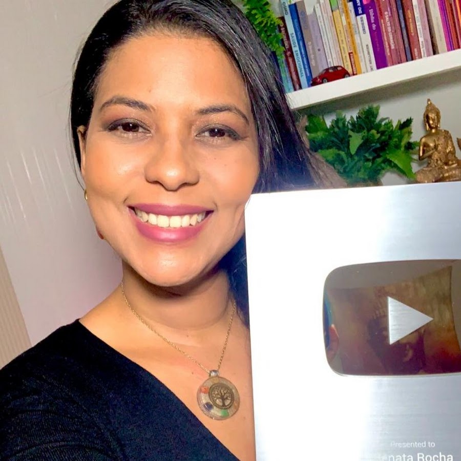Renata Rocha YouTube channel avatar