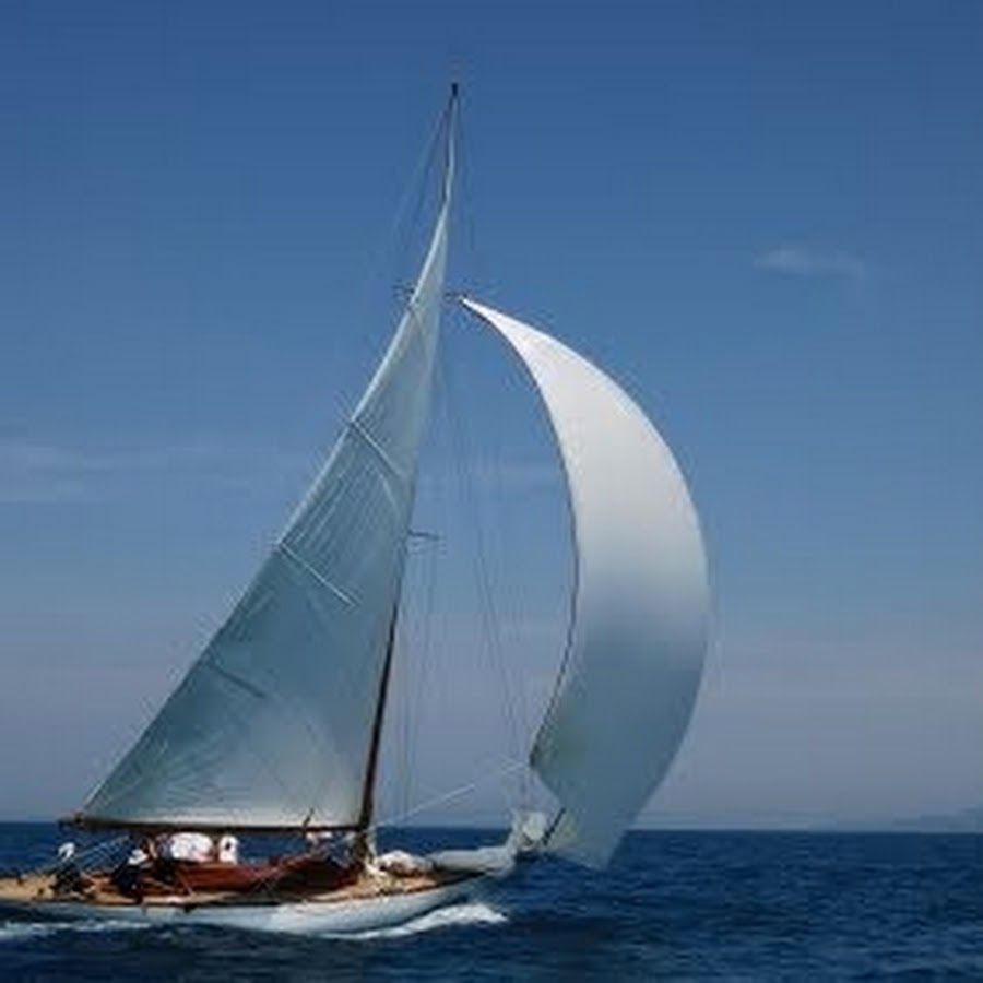 парусник в море. яхты парусные алые паруса. ветер надул паруса. корабль в море. парусные яхты.