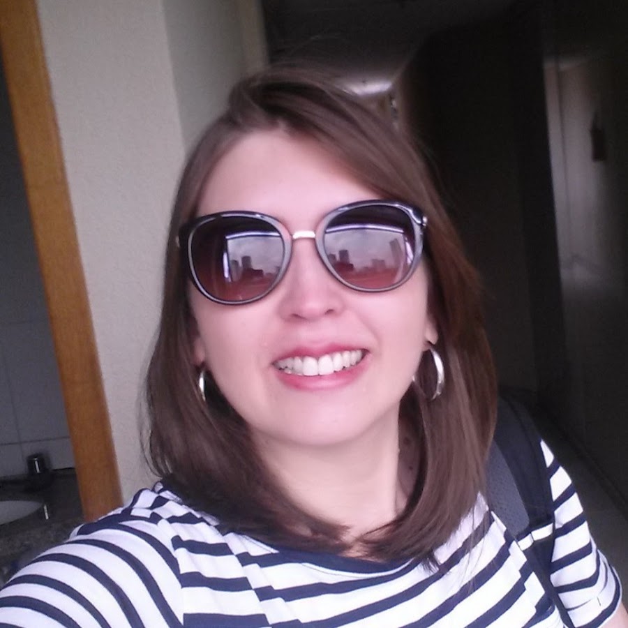 Renata Marques YouTube channel avatar