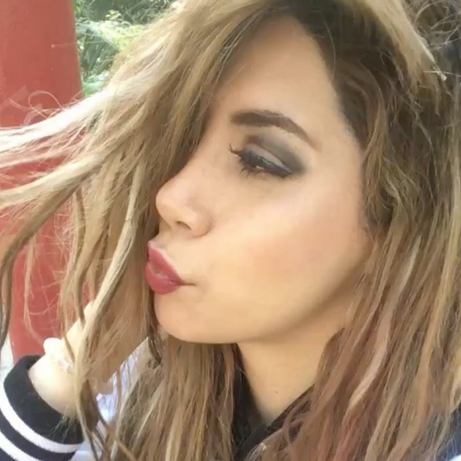 Daniela Alexis YouTube channel avatar
