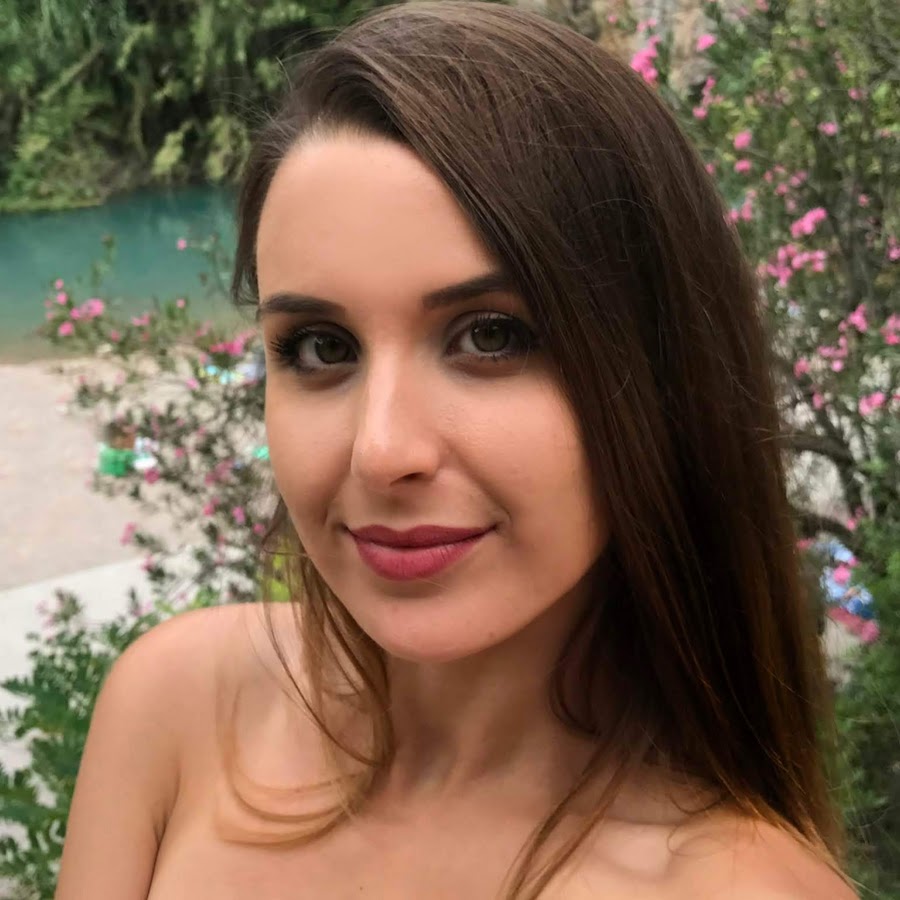 Olesia Kuzyk YouTube channel avatar