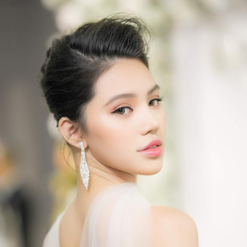 Jolie Nguyen Official - 網紅的藏寶箱 